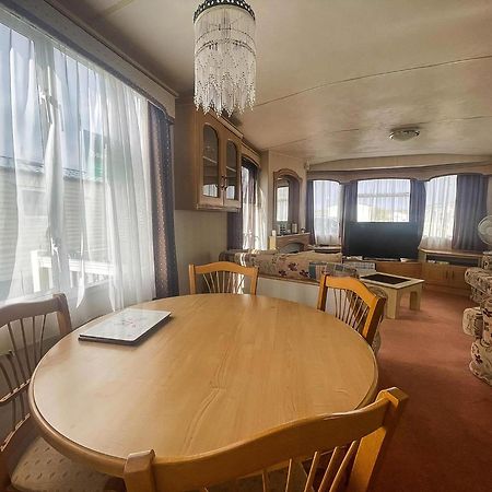 6 Berth Caravan With Decking Nearby Heacham Beach In Norfolk Ref 21047A Hotel Bagian luar foto
