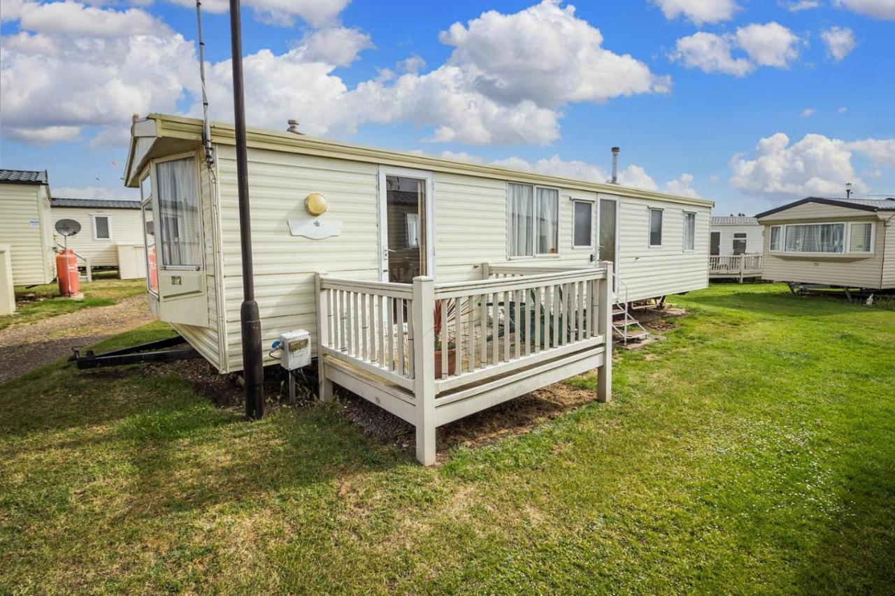 6 Berth Caravan With Decking Nearby Heacham Beach In Norfolk Ref 21047A Hotel Bagian luar foto