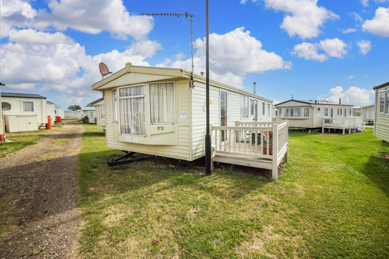 6 Berth Caravan With Decking Nearby Heacham Beach In Norfolk Ref 21047A Hotel Bagian luar foto
