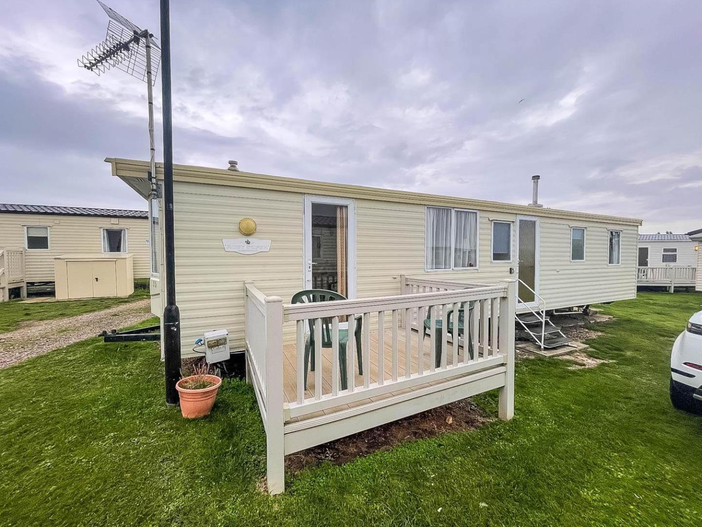 6 Berth Caravan With Decking Nearby Heacham Beach In Norfolk Ref 21047A Hotel Bagian luar foto