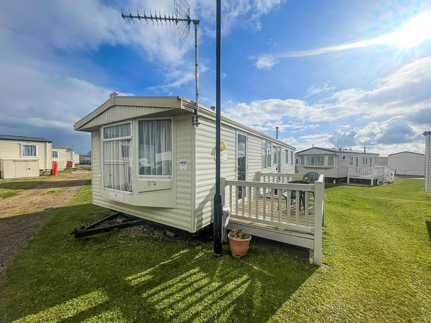 6 Berth Caravan With Decking Nearby Heacham Beach In Norfolk Ref 21047A Hotel Bagian luar foto