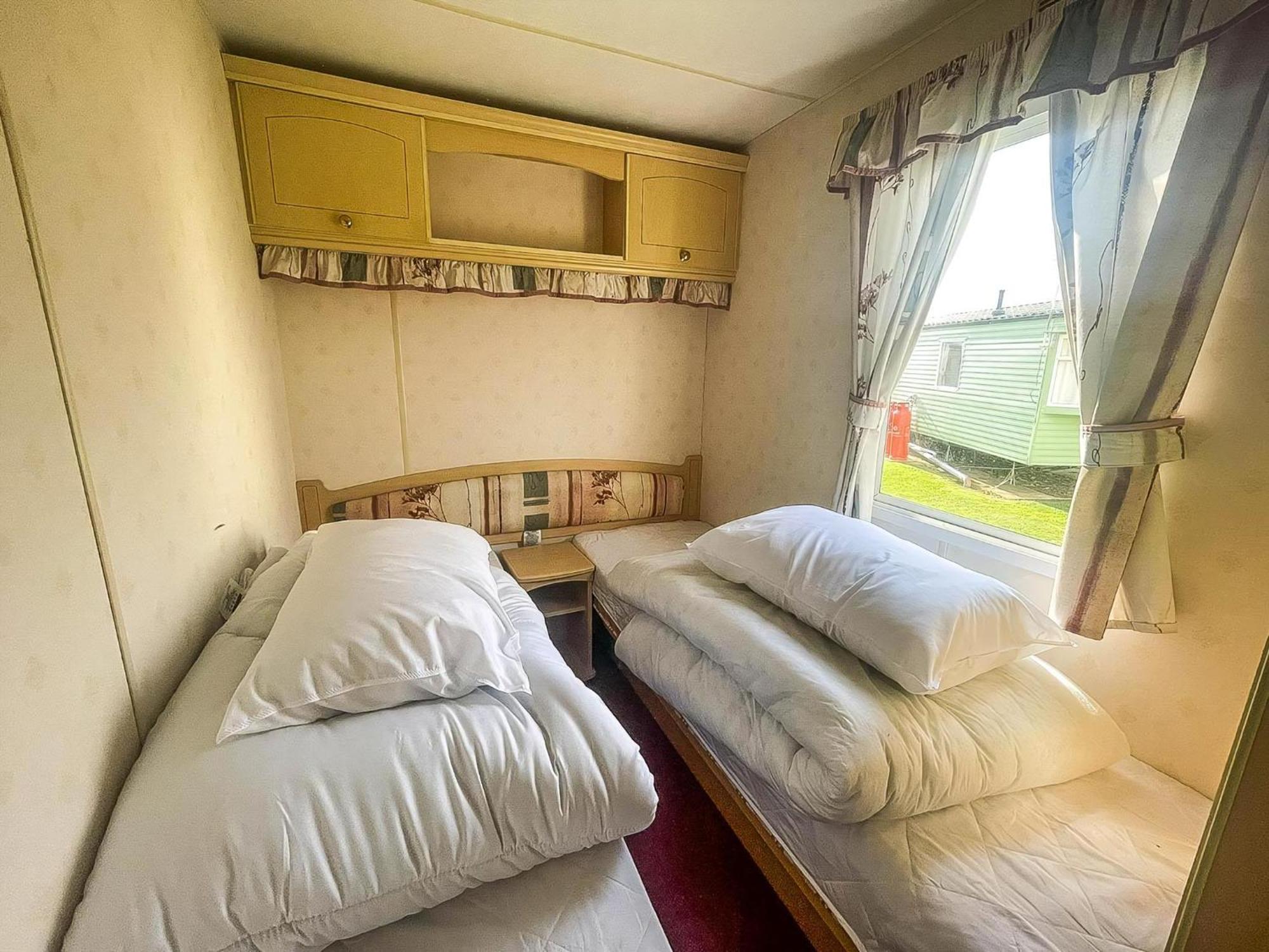 6 Berth Caravan With Decking Nearby Heacham Beach In Norfolk Ref 21047A Hotel Bagian luar foto